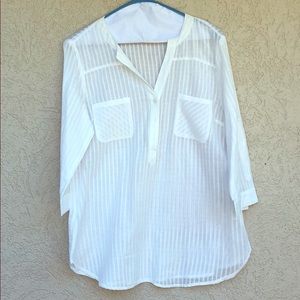 White 3/4 sleeve button down blouse